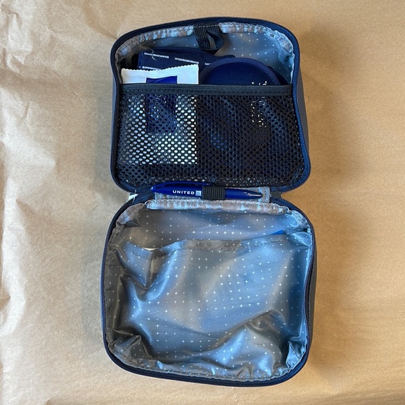 SUNDAY RILEY United Airlines Polaris Luxury Class Amenities Kit  NEW WITH TAGS - Picture 6 of 10